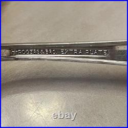 Rogers&Bro. Royal Manor Silverplate 1956 Silverware Set of 62 Floral Tip withChest