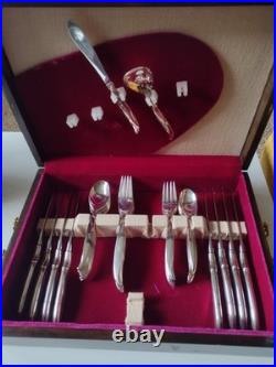 Rogers Bros. 1847 Silver plate Flair Silverware 52 Piece Serves 8 Rogers Bros. 1847 Silver plate Flair Silverware 52 Piece Serves 8