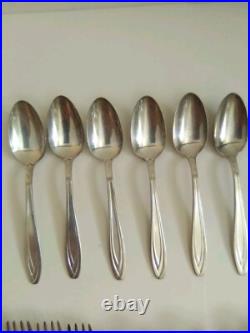 Rogers Bros. 1847 Silverplate Silhouette 31 Piece Flatware Set Rogers Bros. 1847 Silverplate Silhouette 31 Piece Flatware Set