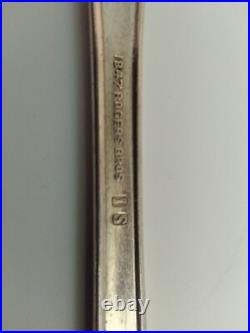 Rogers Bros. 1847 Silverplate Silhouette 31 Piece Flatware Set Rogers Bros. 1847 Silverplate Silhouette 31 Piece Flatware Set