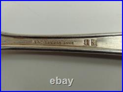 Rogers Bros. 1847 Silverplate Silhouette 31 Piece Flatware Set Rogers Bros. 1847 Silverplate Silhouette 31 Piece Flatware Set