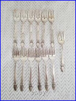 Rogers Bros. First Love Silverplated 70pc Stainless Silverware Flatware Set