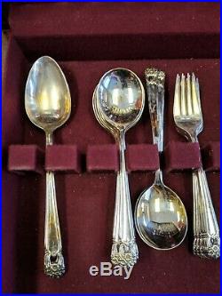 Rogers Brothers Eternally Yours 76 Pieces silver plate In Case