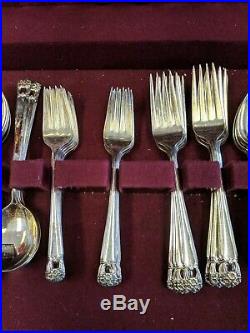 Rogers Brothers Eternally Yours 76 Pieces silver plate In Case