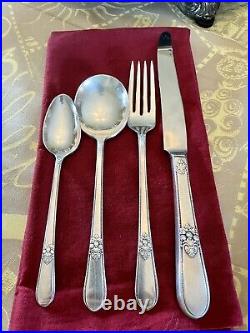Silverware Set Adoration Vintage 1847 Rogers Bros. 25 Pieces in Wood Chest