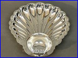 Stunning Vintage Edwardian Scalloped Serving Bowl WM Rogers Silver Plated