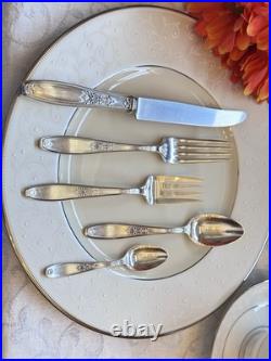 Stunning Well Maintained Art Noveau 1847 Rogers Ambassador Silverplate Set