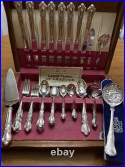 VERY NICE 51 Pc 1847 ROGER BROS SILVERPLATE SET