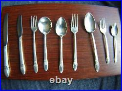 VTG ANTIQUE 80 Piece 1847 Rogers Bros FIRST LOVE Flatware Silverplate Set withCase