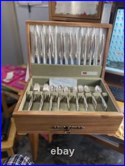 Vintage75pcs 1847 rogers brothers reflection silverplate with case+ center plate