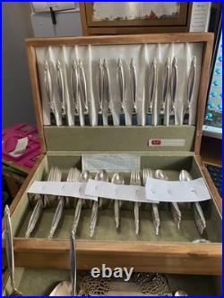 Vintage75pcs 1847 rogers brothers reflection silverplate with case+ center plate