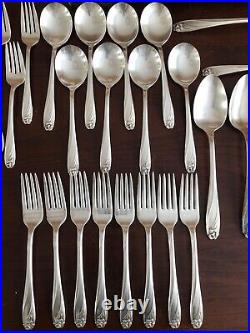 Vintage 1847 Rogers Bros I S Daffodil Silverware 54 Pieces in wood box