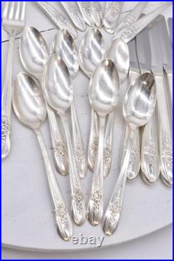 Vintage WM Rogers Extra Plate, 32 Piece Silverplate Service for 8 Flatware Set