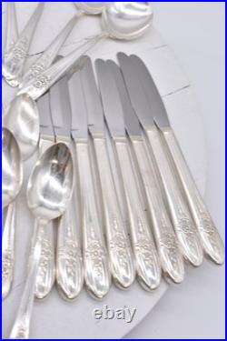 Vintage WM Rogers Extra Plate, 32 Piece Silverplate Service for 8 Flatware Set