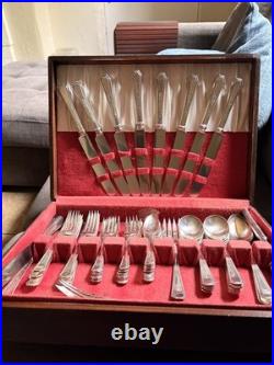 Vintage WM Rogers International Silver Co Flatware 50 Piece withcase silver plated