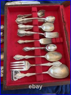 Vintage WM Rogers Mfgco. Extra Plate 59 Piece Set Original Rogers Withwooden Box