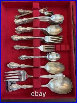Vintage WM Rogers Mfgco. Extra Plate 59 Piece Set Original Rogers Withwooden Box