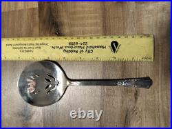 Vintage WM Rogers Overlaid IS Silverplate Flatware Set 88 Pc Wood Chest