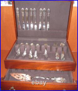 Vintage Wm Rogers IS Silver plate Flatware in a Reed & Barton Wood Case