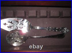 Vintage Wm Rogers IS Silver plate Flatware in a Reed & Barton Wood Case