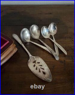Vintage Wm Rogers Mfg Silver Plated Flatware Set with Chest Vintage Wm Rogers Mfg Silver Plated Flatware Set with Chest