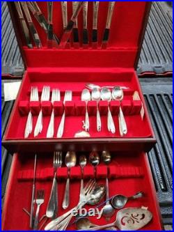 Vintage Wm Rogers Silverplate Flatware Set 88 Pc with Wood Chest & Guarantee cert