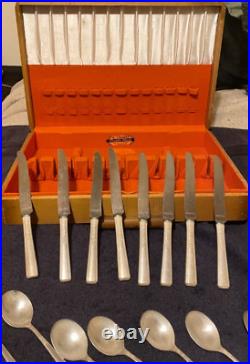 Vintage wm a rogers oneida Ltd flatware triple silver plate 53 pcs withcase Vintage wm a rogers oneida Ltd flatware triple silver plate 53 pcs withcase