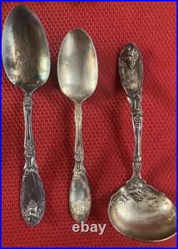 Vtg Rogers 1881 La Vigne Silverplate flatware set of 34