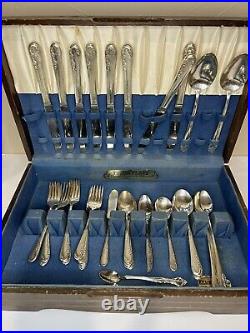 Vtg WM Rogers & Son VICTORIAN ROSE Silver ware plate 50pc Set in Wood Box