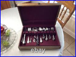 WM A Rogers Deluxe Stainless Oneida LTD 54 Pieces Case Excellent Condition