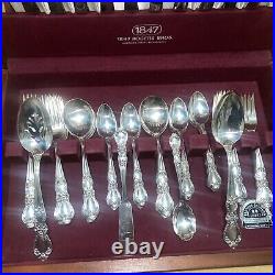 WM. ROGERS IS 74 PCS. MOONLIGHT VICTORIAN ROYAL SILVER PLATE FLATWARE Set WithBox