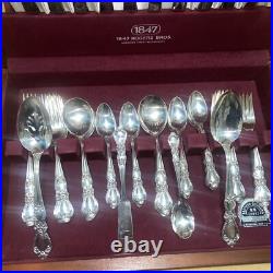 WM. ROGERS IS 74 PCS. MOONLIGHT VICTORIAN ROYAL SILVER PLATE FLATWARE Set WithBox