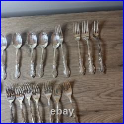WM Rogers International Jubilee 36 Piece Silverware Set with Case