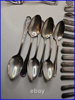 WM Rogers & Son AA Flatware Set Clinton Silverware Silver Plate Set Of 31 9cz WM Rogers & Son AA Flatware Set Clinton Silverware Silver Plate Set Of 31 9cz
