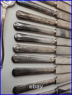 WM Rogers & Son AA Flatware Set Clinton Silverware Silver Plate Set Of 31 9cz WM Rogers & Son AA Flatware Set Clinton Silverware Silver Plate Set Of 31 9cz