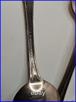 WM Rogers & Son AA Flatware Set Clinton Silverware Silver Plate Set Of 31 9cz WM Rogers & Son AA Flatware Set Clinton Silverware Silver Plate Set Of 31 9cz