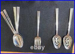 William A Rogers Stainless silverware (93 pc.)