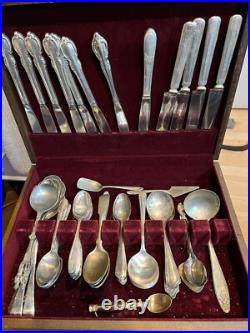 William Rogers International Silver / Silverplate Flatware Lot 125 pieces