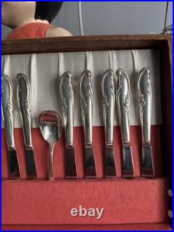 Wm Roger's Allure Teatime Silver plate 1959 case not included