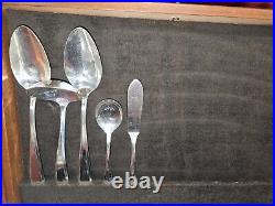 Wm Rogers Mfg. Co AA IS Vintage Flatware Service For 8 Pattern Unknown 52 Piece