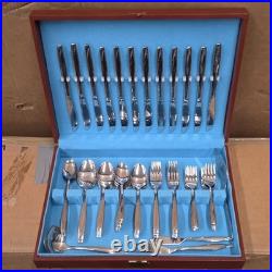 Wm Rogers Oneida Silver Plate Flatware Flowertime 75 pcs svc for 8 Flower Time
