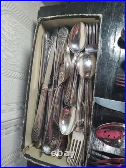 Wm Rogers Silver Plated Cutlery Service For 8 Plus 3 Piece Serving Set