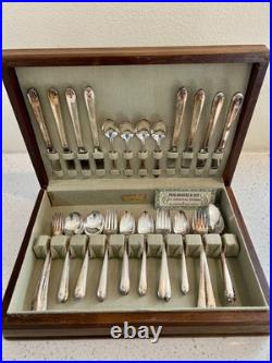 Wm Rogers & Son IS EXQUISITE Pattern Silverplate Flatware Set 50 Pc. In Chest