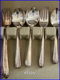 Wm Rogers & Son IS EXQUISITE Pattern Silverplate Flatware Set 50 Pc. In Chest