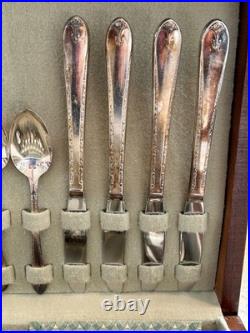 Wm Rogers & Son IS EXQUISITE Pattern Silverplate Flatware Set 50 Pc. In Chest