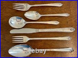 Wm Rogers & Son IS EXQUISITE Pattern Silverplate Flatware Set 50 Pc. In Chest