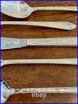 Wm Rogers & Son IS EXQUISITE Pattern Silverplate Flatware Set 50 Pc. In Chest