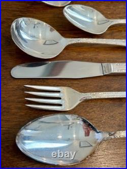 Wm Rogers & Son IS EXQUISITE Pattern Silverplate Flatware Set 50 Pc. In Chest