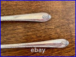 Wm Rogers & Son IS EXQUISITE Pattern Silverplate Flatware Set 50 Pc. In Chest