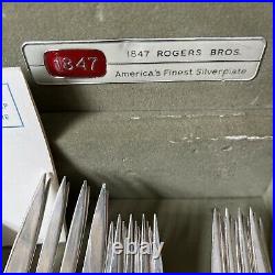 Wm Rogers & Son IS Sea Spray Silverplate Flatware Set In Chest 62 Pieces